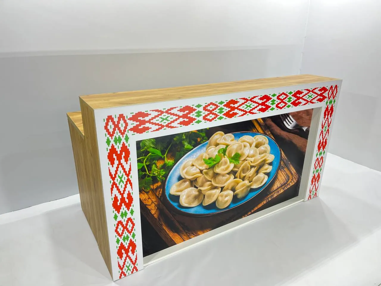 Аренда стойки с подсветкой 2005x940x1110 на выставку Минск. 2