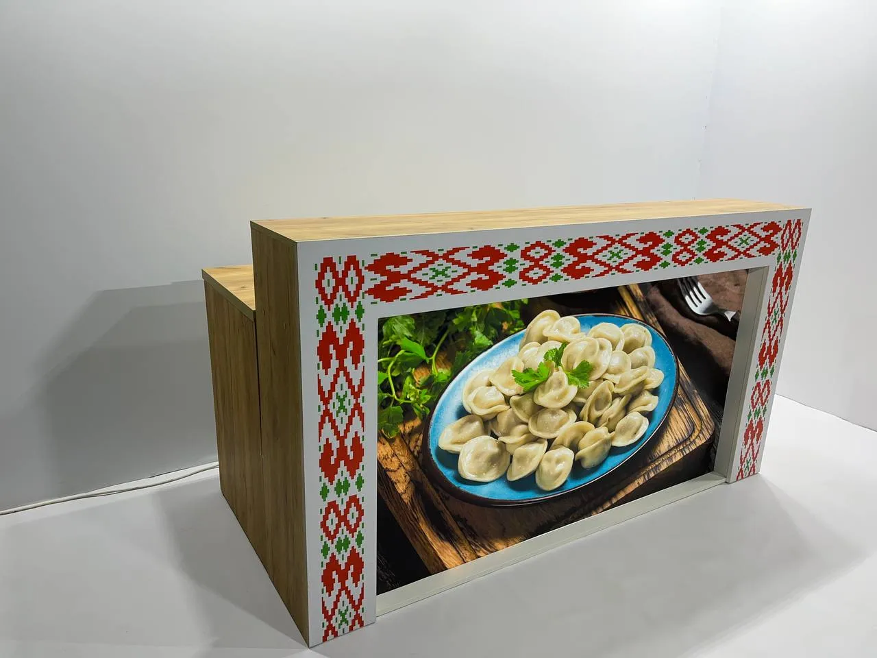 Аренда стойки с подсветкой 2005x940x1110 на выставку Минск. 1