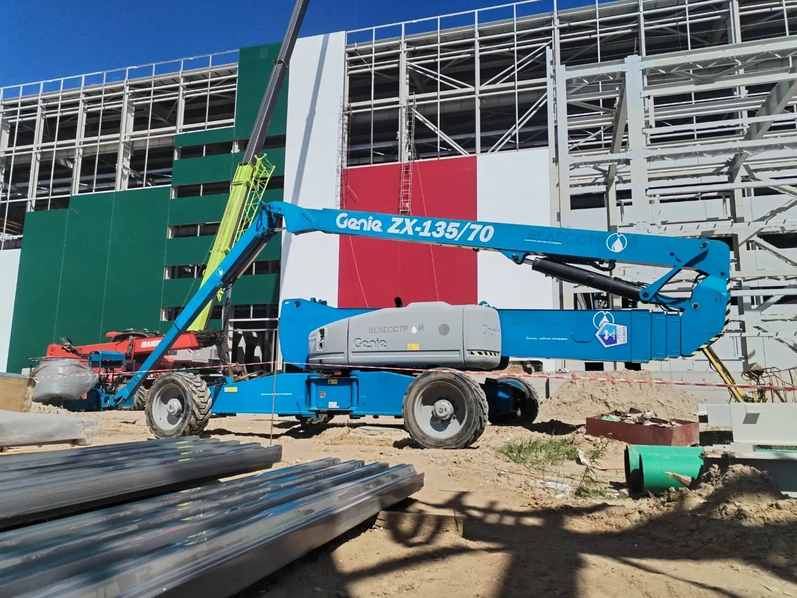Аренда самоходного коленчатого подъемника Genie ZX-135/70 (43 м.). 6