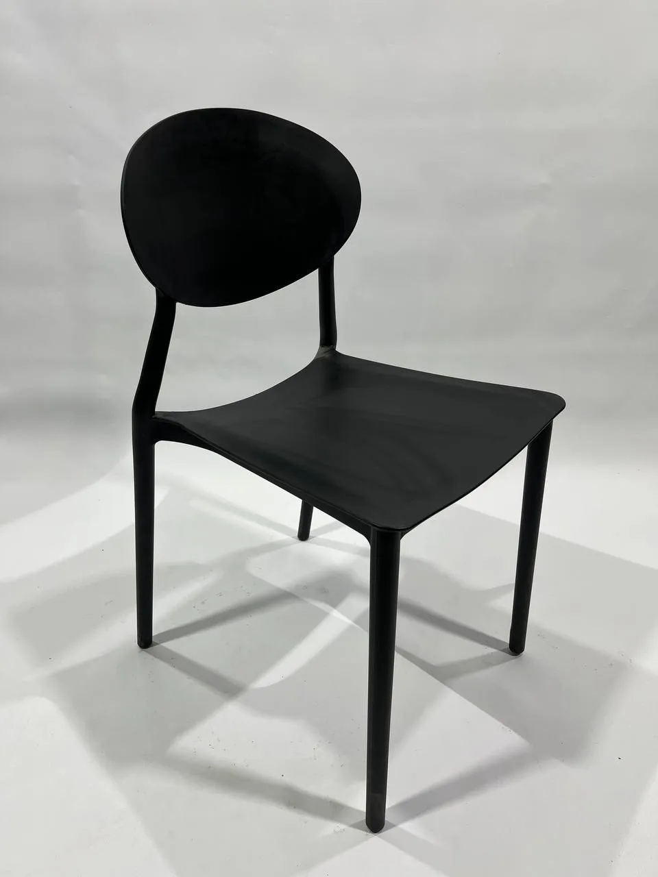 Аренда чёрного деревянного стула в Минске — мебель с доставкой. 1