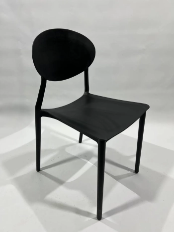 Аренда чёрного деревянного стула в Минске — мебель с доставкой