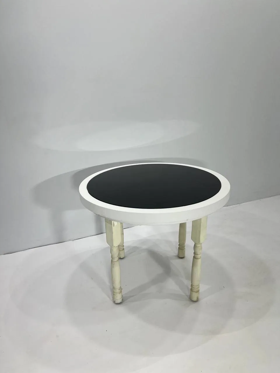 Аренда стеклянного стола с подсветкой 520×670 — прокат в Минске для ивентов. 1