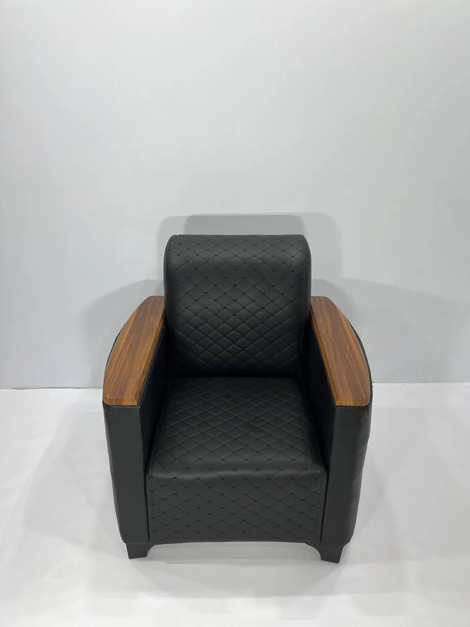 Аренда черного кожаного кресла 815×710×850 — прокат мебели для мероприятий. 2