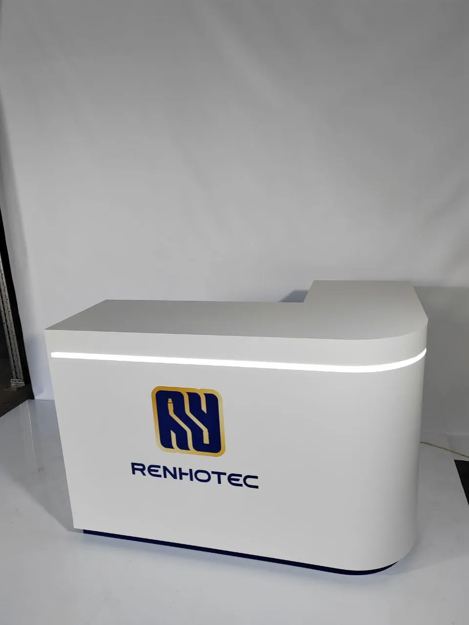 Аренда угловой стойки с подсветкой 1500x1000x(500)x1005 — Минск. 1