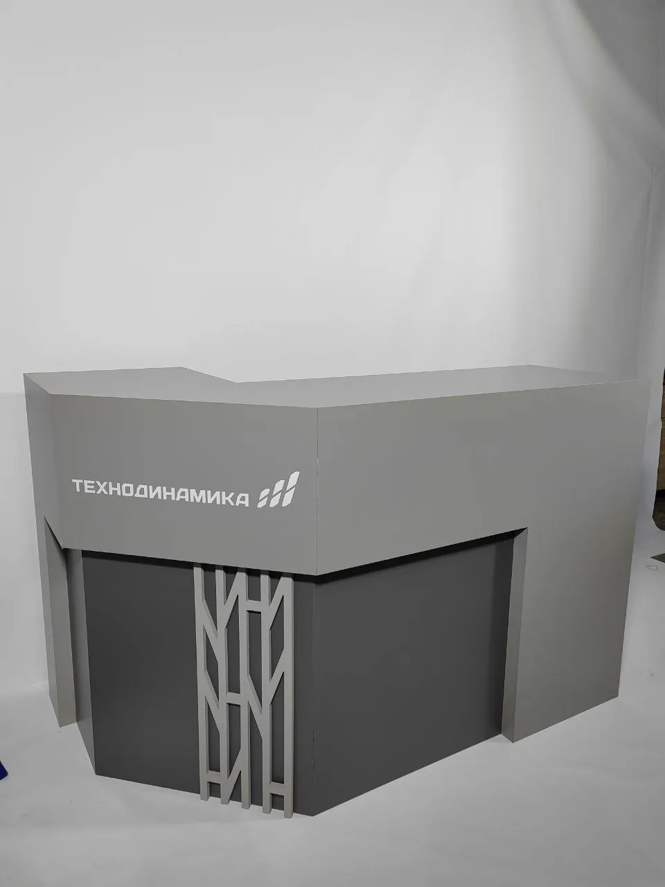 Аренда угловой стойки 1685х1000х1100 — Минск, выставочные стенды. 1