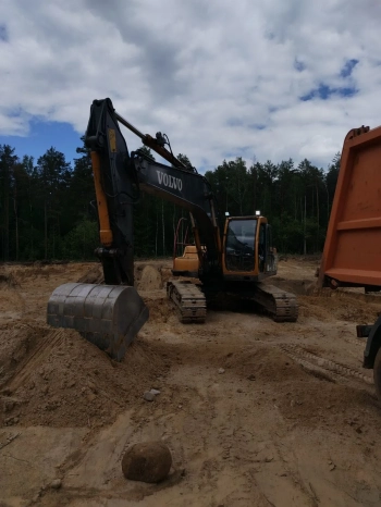 Экскаватор VOLVO 210 в аренду в Минске и Минской области.