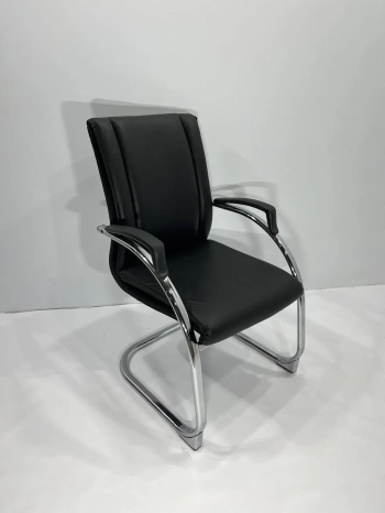 Аренда кожаных офисных кресел черного цвета в Минске — мебель для мероприятий