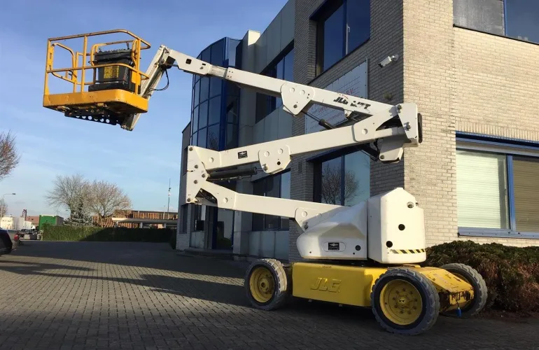 Подьемник самоходный корзина, телескопический и коленчатый. 1