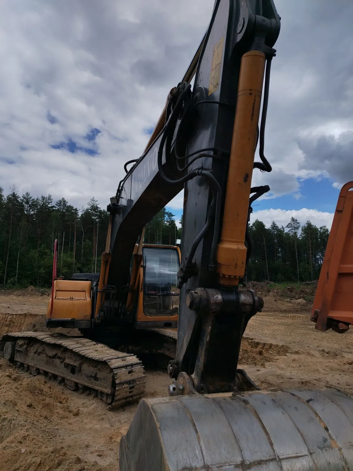 Экскаватор VOLVO 210 в аренду в Минске и Минской области.. 2