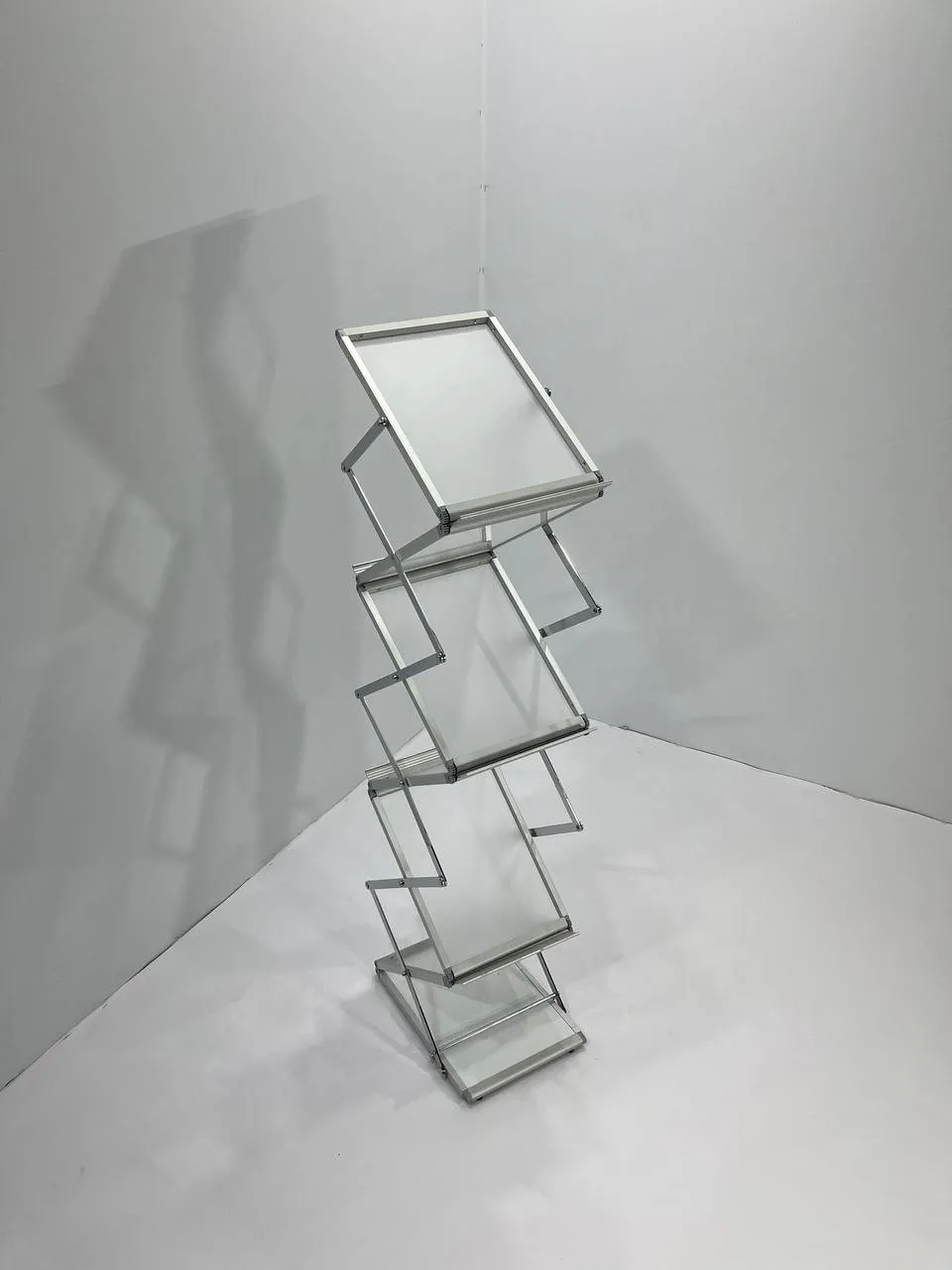 Аренда буклетниц А4, напольных вешалок — Минск | Прокат офиса и мероприятий. 2