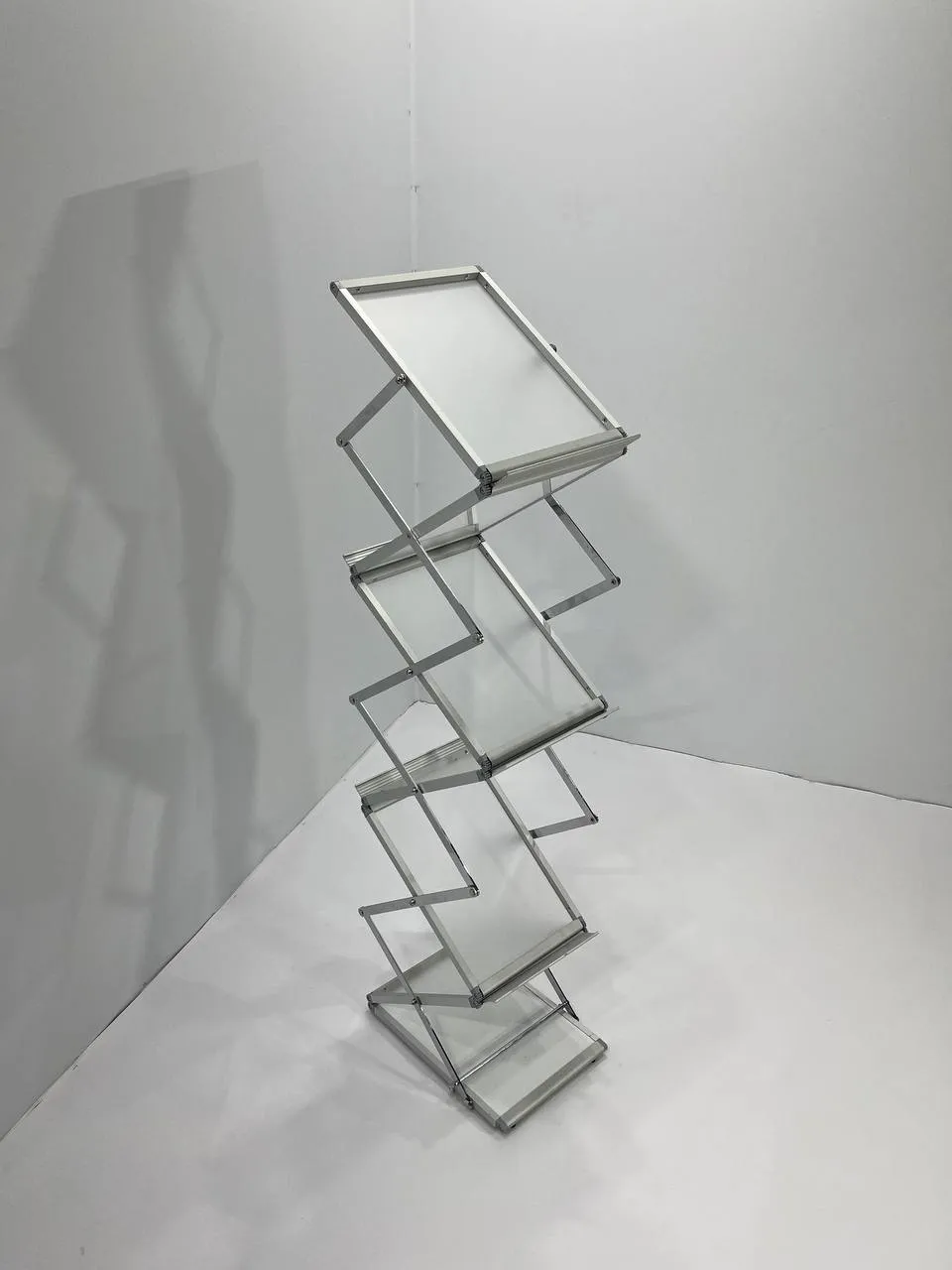 Аренда буклетниц А4, напольных вешалок — Минск | Прокат офиса и мероприятий. 1