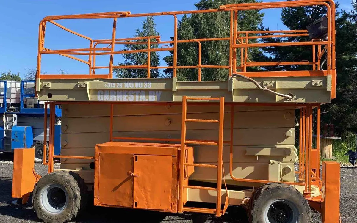 Аренда самоходного ножничного подъемника JLG 500RTS (17 м.). 1