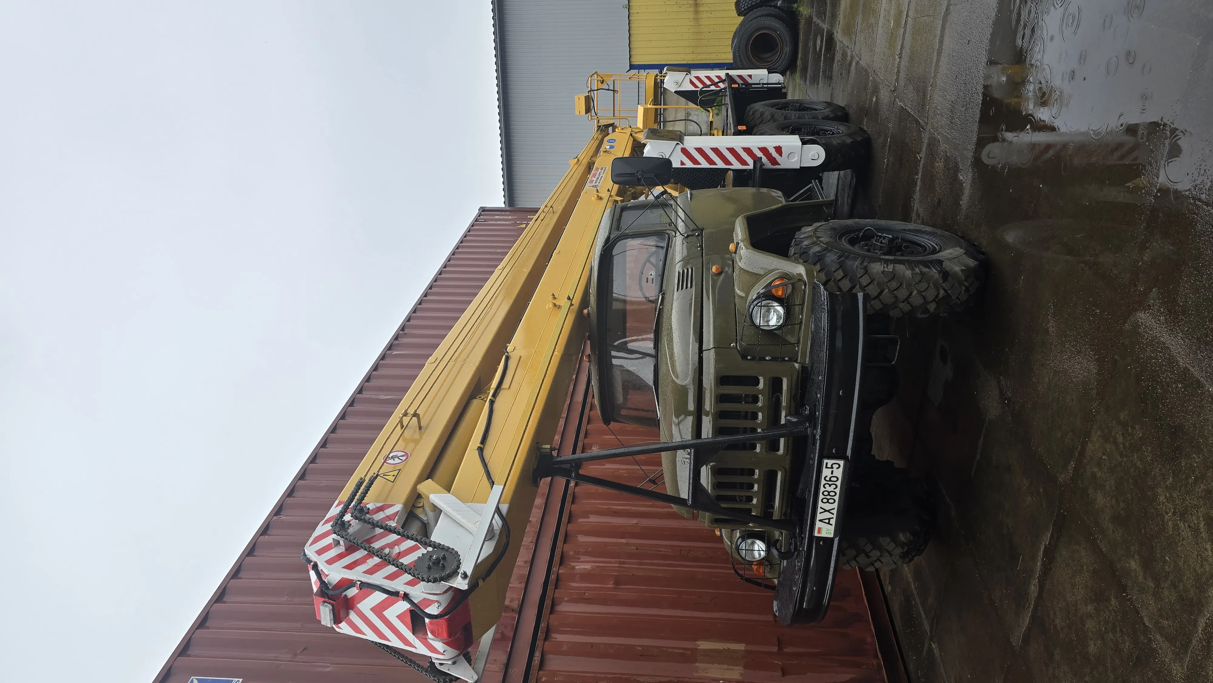 Аренда автовышки телескопической на базе ЗИЛ-131(6х6) вездеход. 2