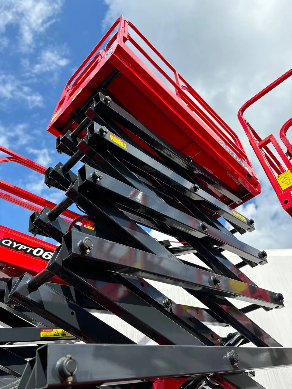 Аренда ножничного электрического подъемника KINGLIFT QYPT1012. 3