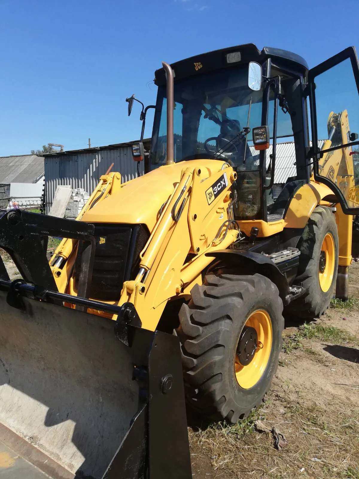 Аренда экскаватор-погрузчика JCB — быстрые услуги. 1