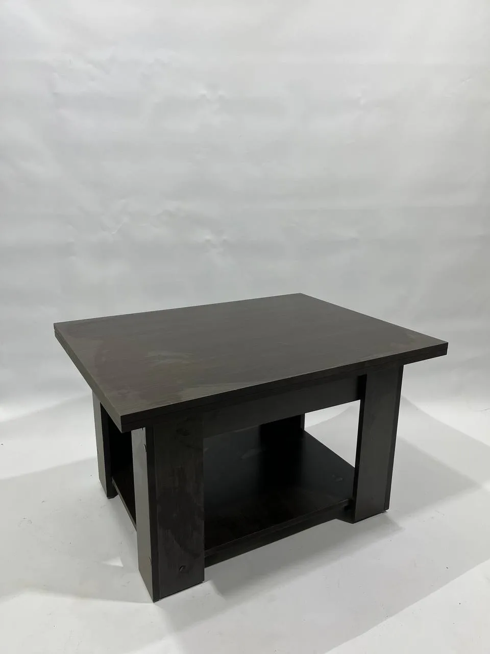 Аренда журнального стола 800х600х480 ЛДСП Минск — выгодный прокат для выставок и мероприятий. 1