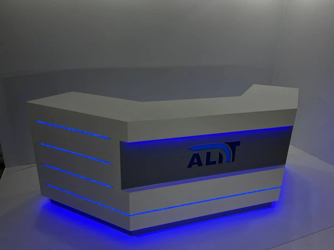 Аренда стойки с подсветкой 2825х500х1000 Минск | ТОТЕМ13М. 2