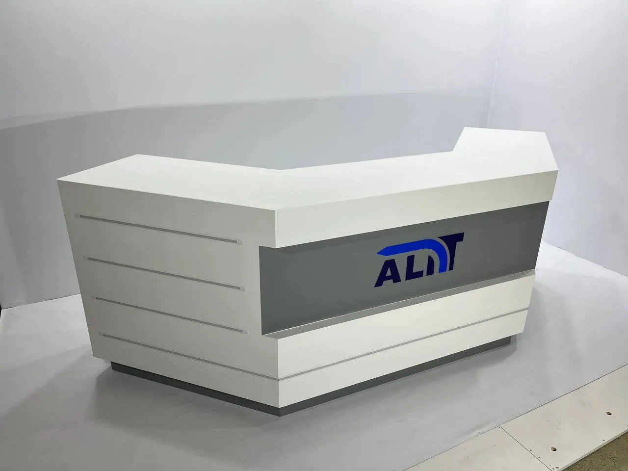 Аренда стойки с подсветкой 2825х500х1000 Минск | ТОТЕМ13М. 3