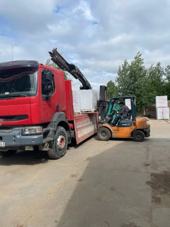 Автомобиль с гидроманипулятором Palfinger