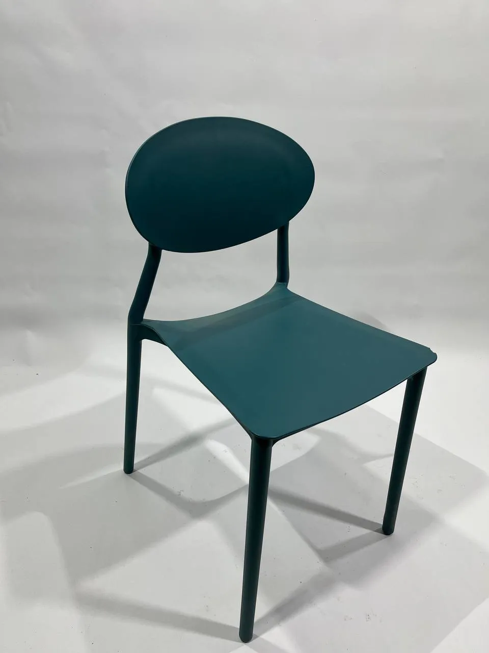 Аренда зелёного деревянного стула в Минске — мебель с доставкой. 1