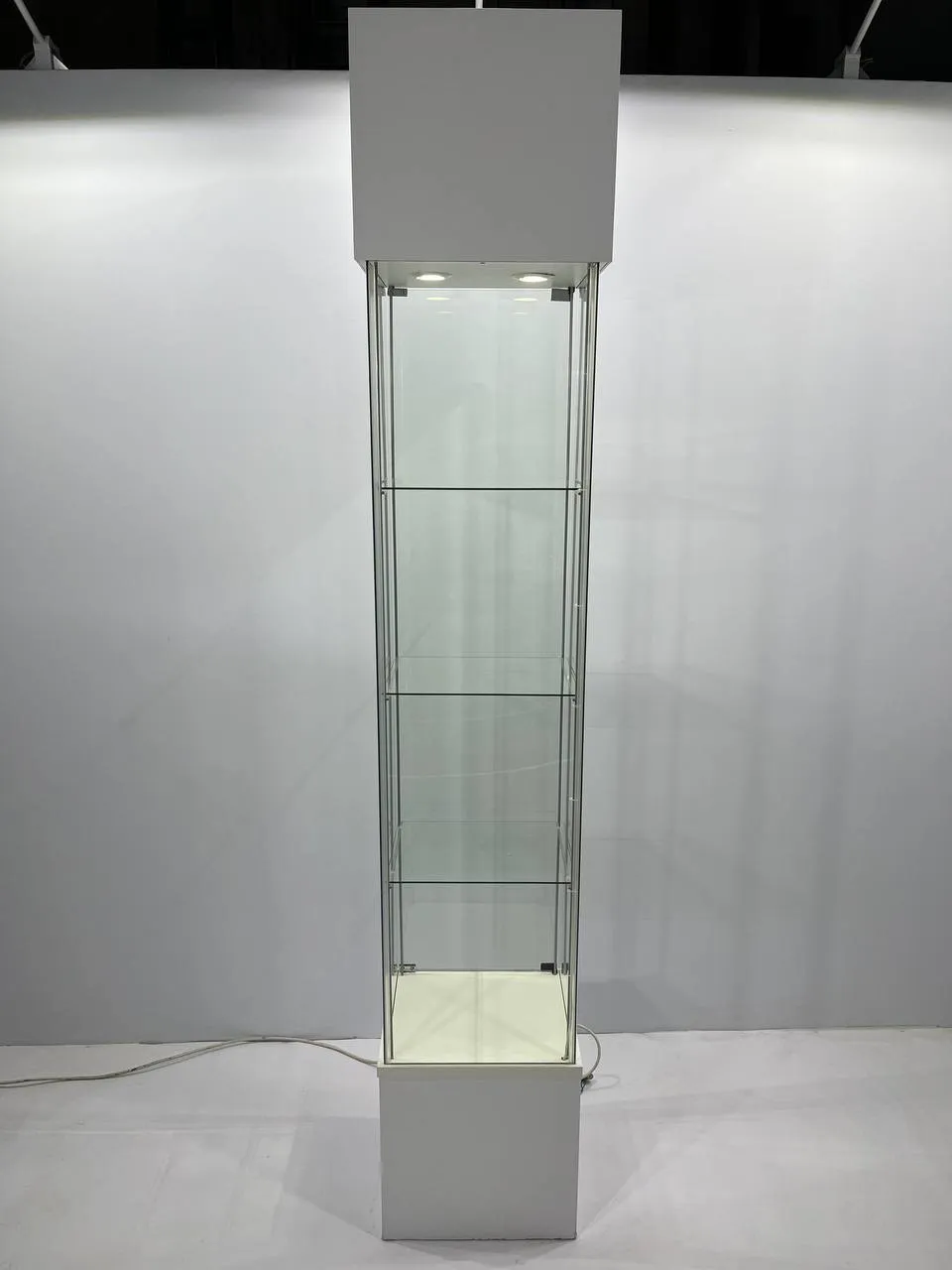 Аренда стеклянной витрины 425×365×2370 мм в Минске | ТОТЕМ13М. 2