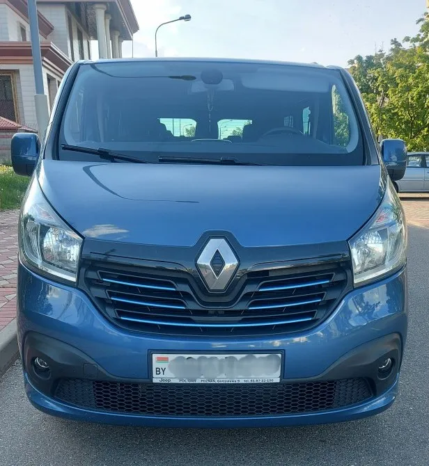 Аренда пассажирского микроавтобуса Renault Trafic Long. 8