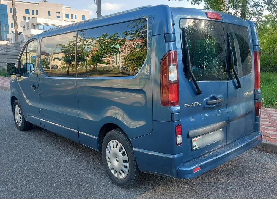 Аренда пассажирского микроавтобуса Renault Trafic Long. 7