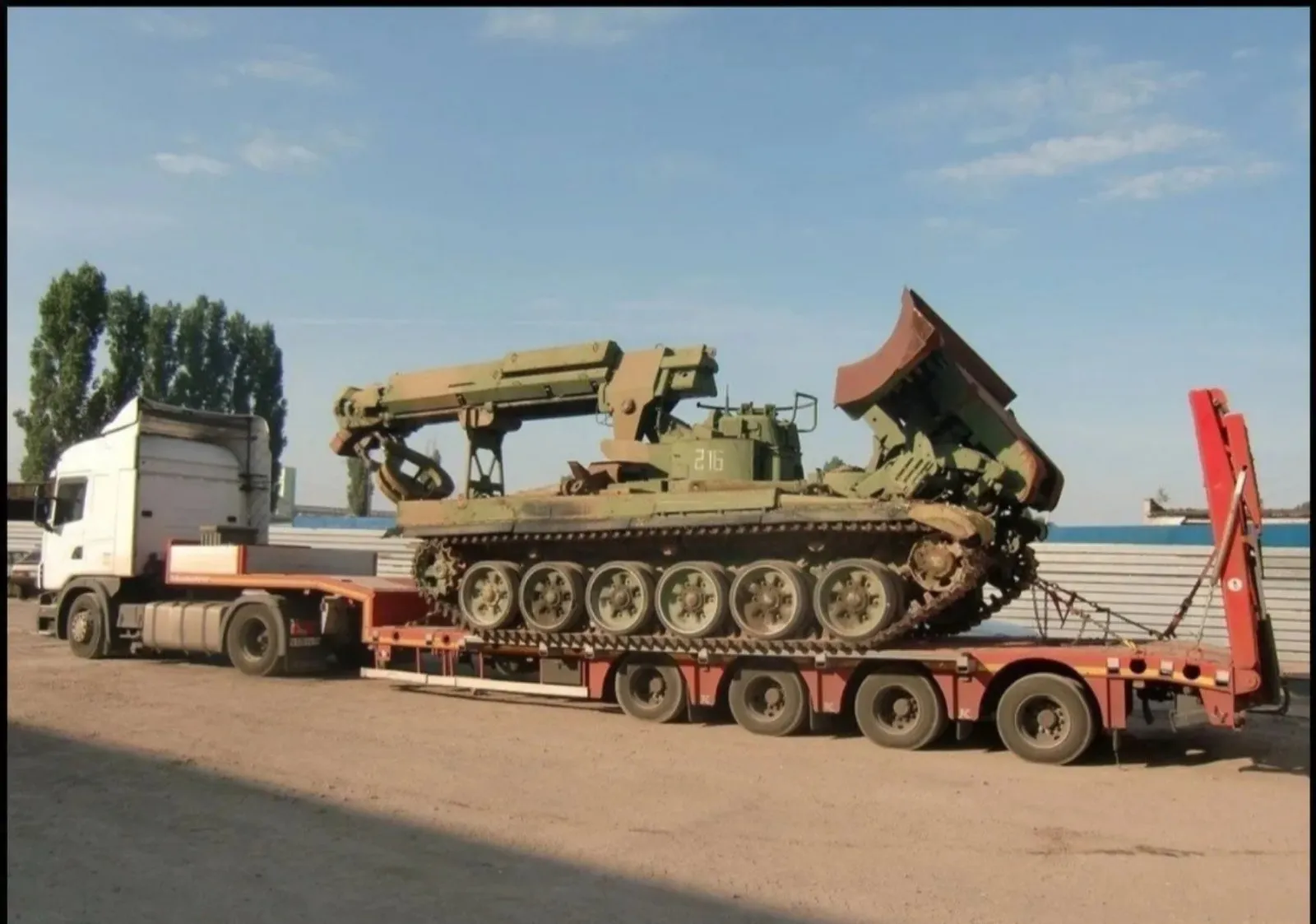 Перевозка(доставка) тралом военной техники. 1