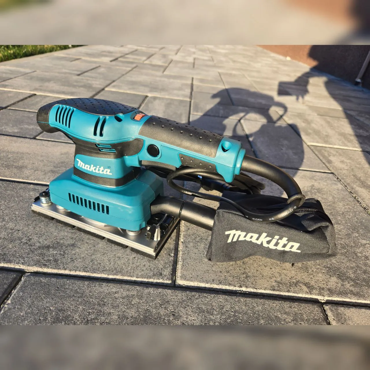 Аренда виброшлифмашины MAKITA BO 3711. 1