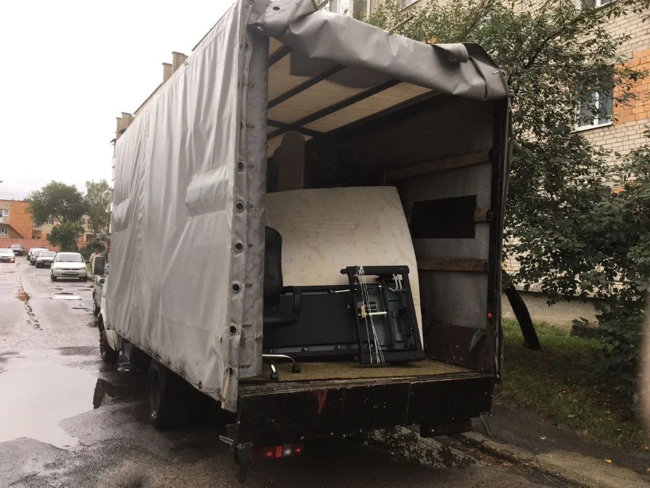 Перевозка мебели на автомобиле в Бресте. 1