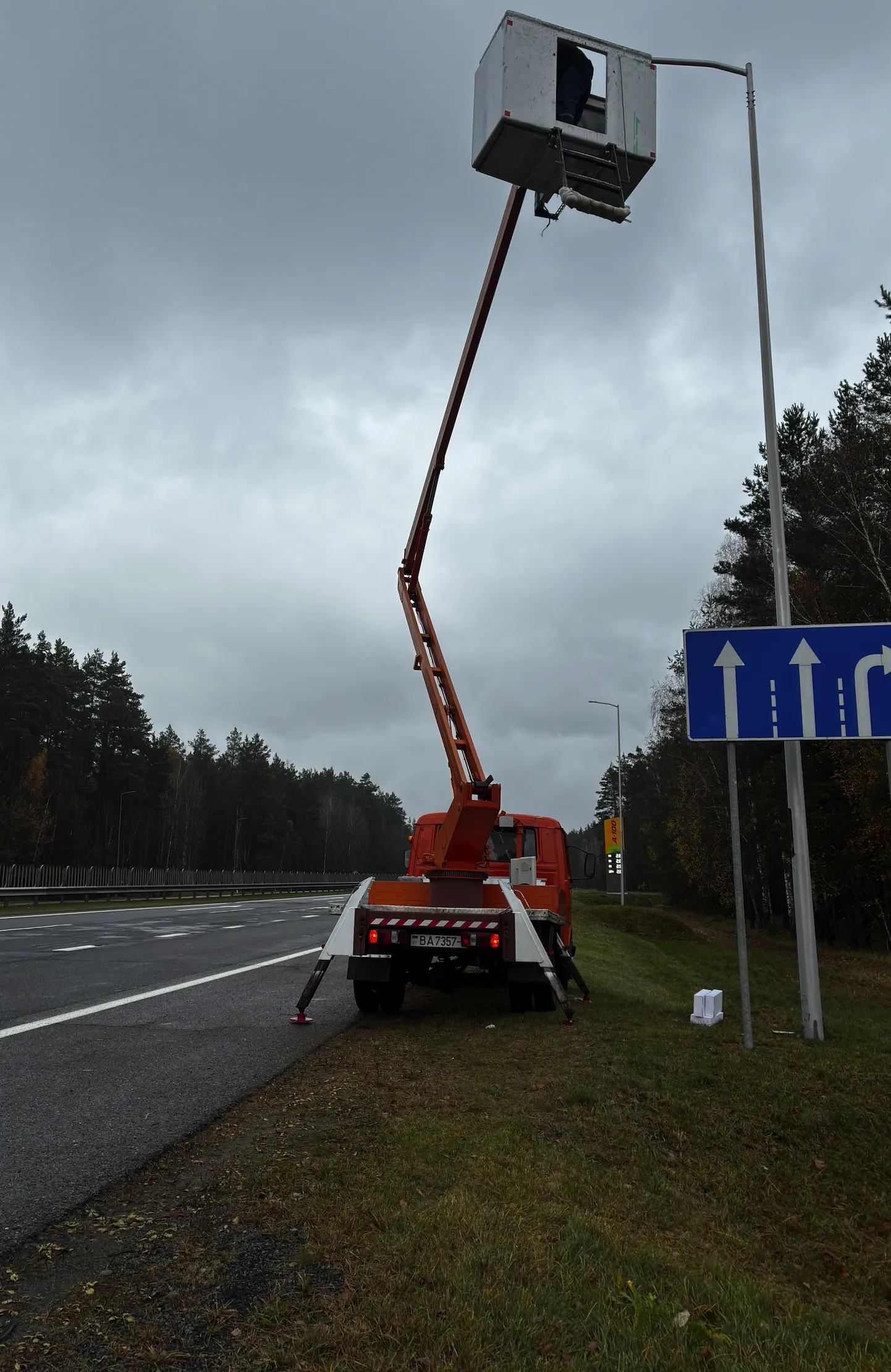 Обслуживание и ремонт уличного освещения. 1