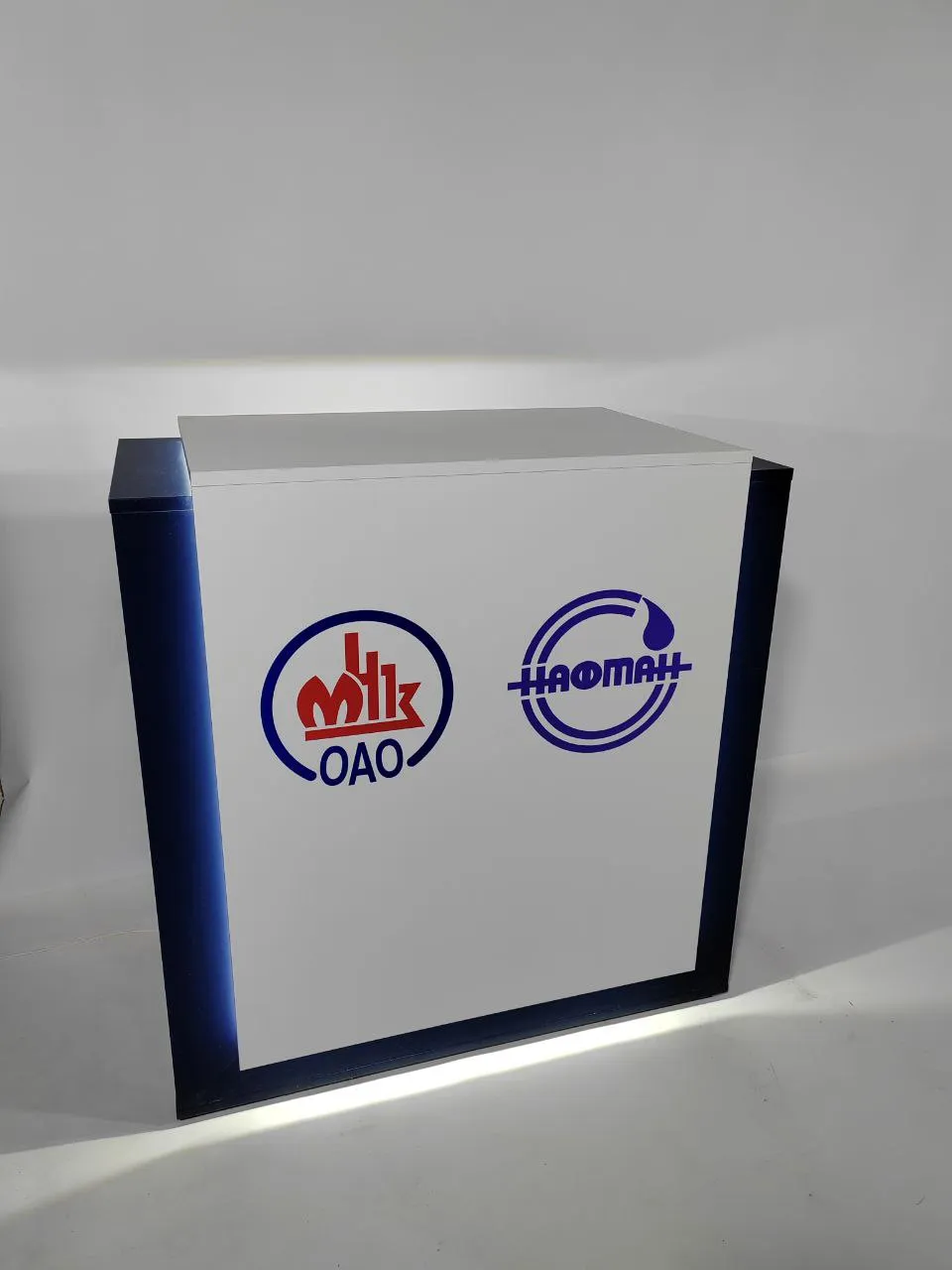 Аренда световой стойки 995х540х1035 в Минске | стенды, оборудование. 1