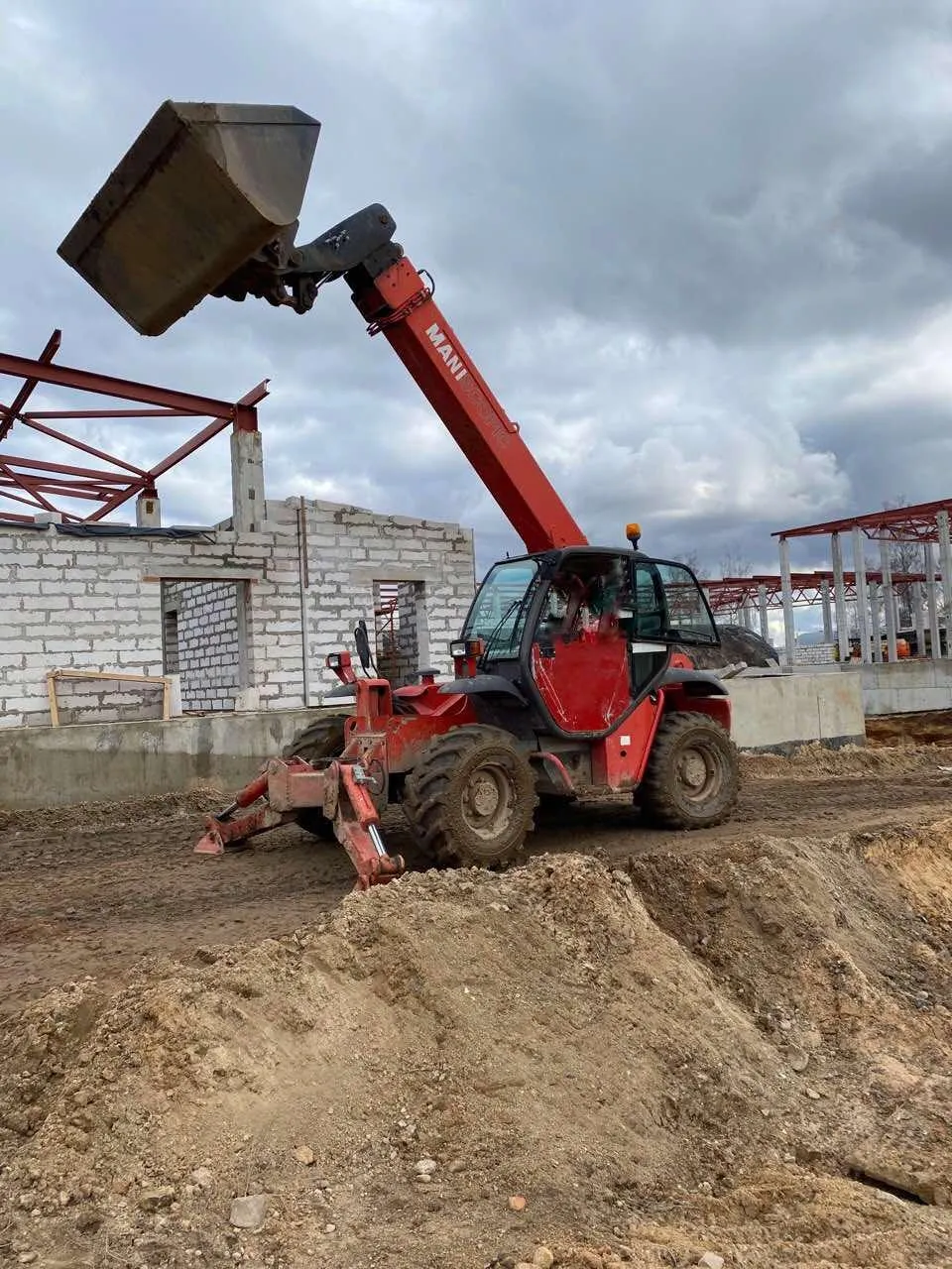 Телескопический погрузчик Manitou MVT 1332 (Работаем с НДС). 1