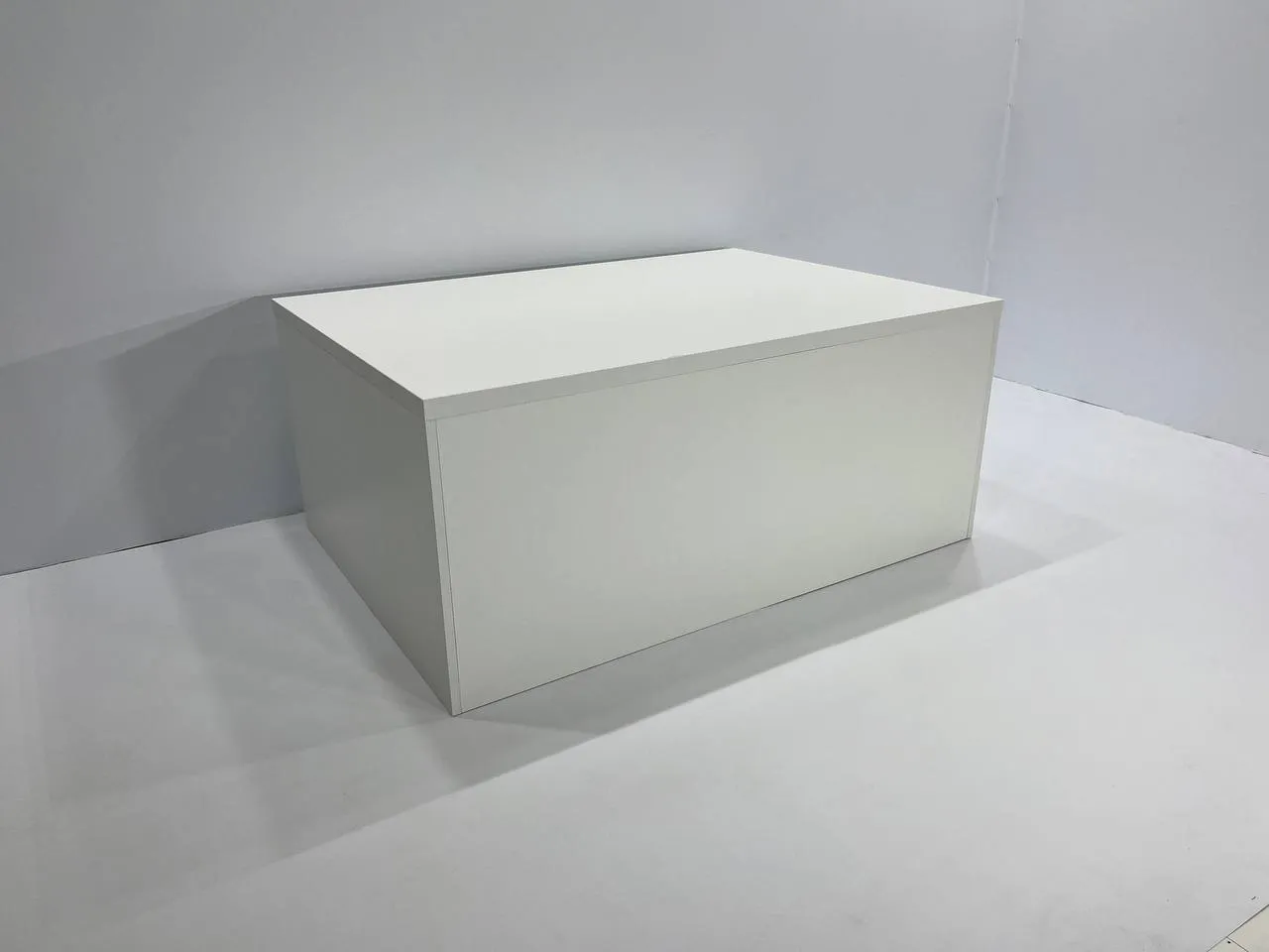 Аренда стоек 1400х600х1000 в Минске — прокат выставочного оборудования и мебели. 3