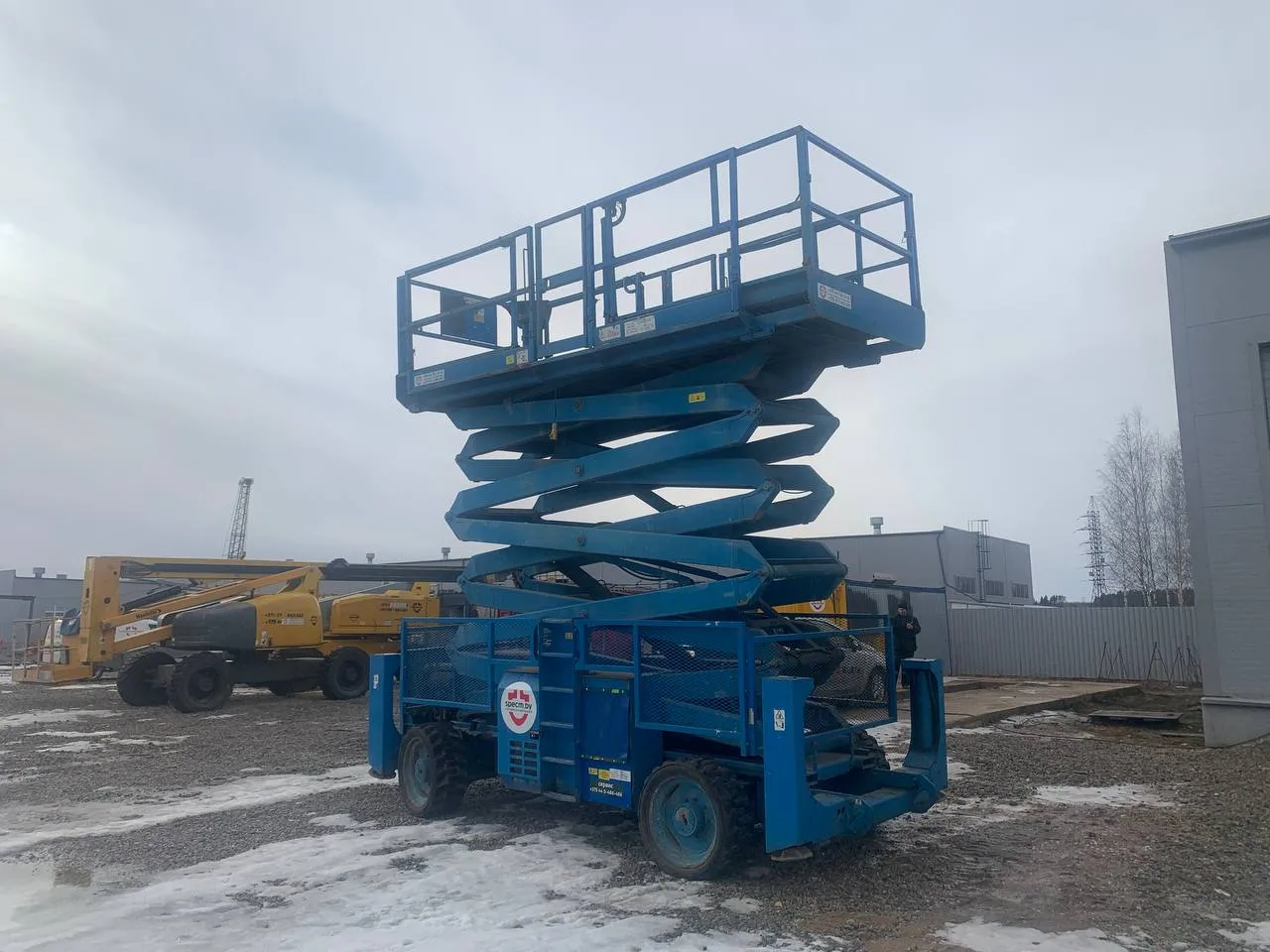 В аренду ножничный подъемник Genie GS-5390 RT 18-8 в Минске. 1