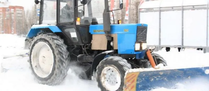 Уборка территории от снега в Минске. 1