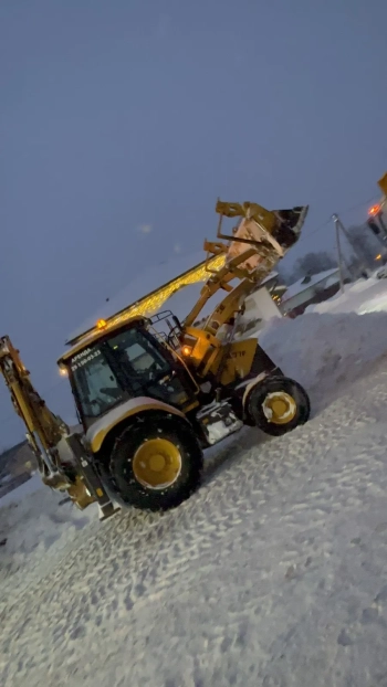 Аренда экскаватора погрузчика с гидромолотом и гидробуром.