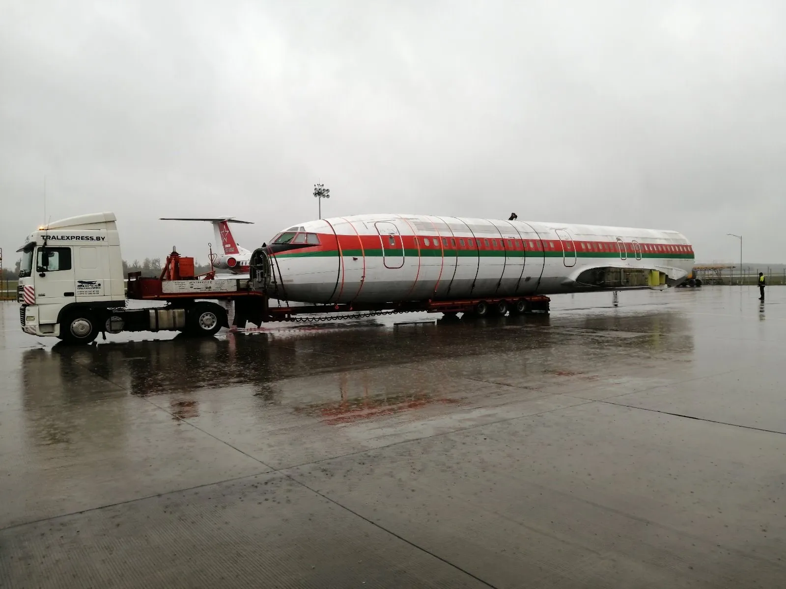 Перевозка самолета тралом — аренда тралов в Минске и Беларуси. 1