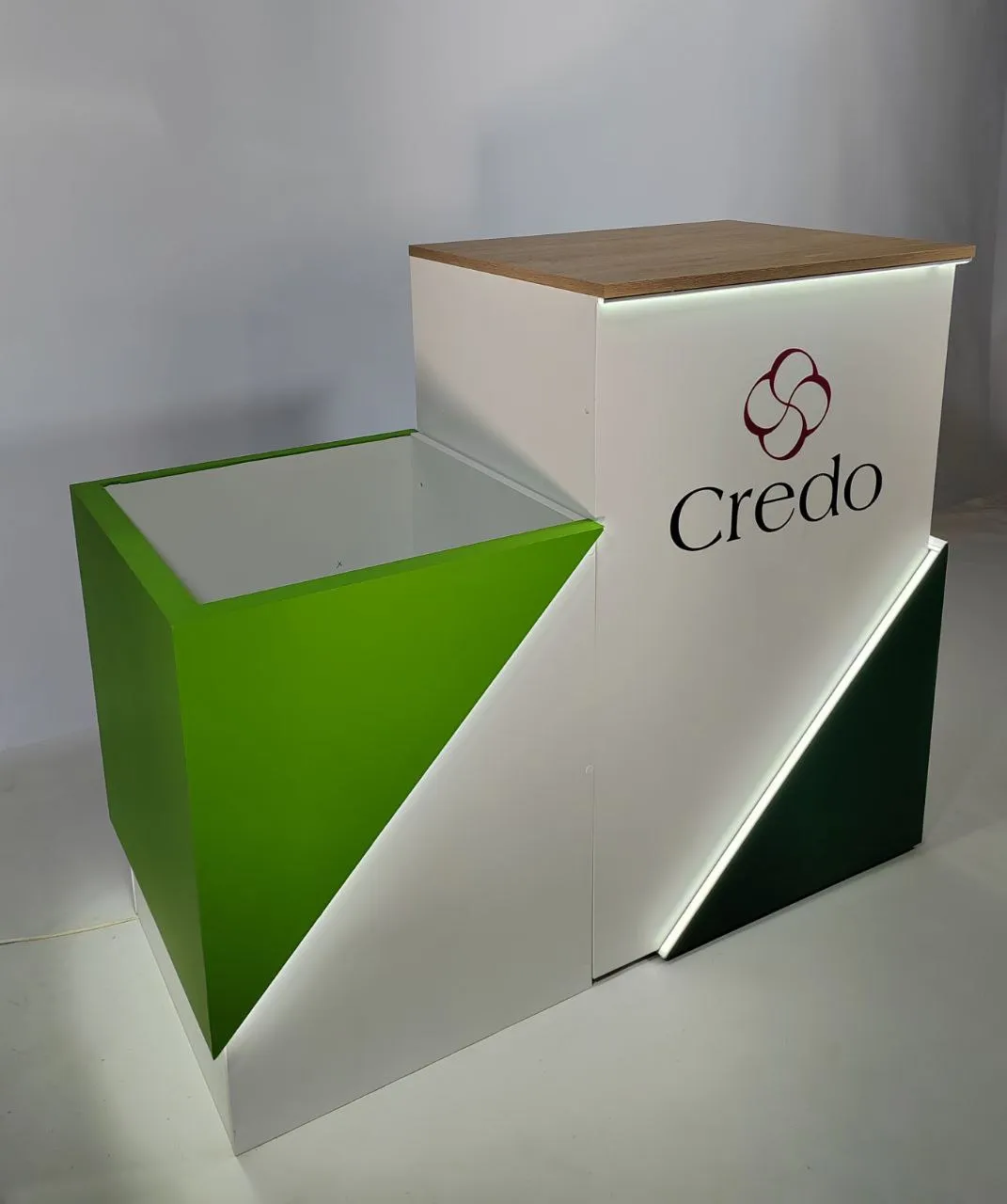 Аренда подсветной стойки 600х600х780 в Минске — выставочные стенды. 1