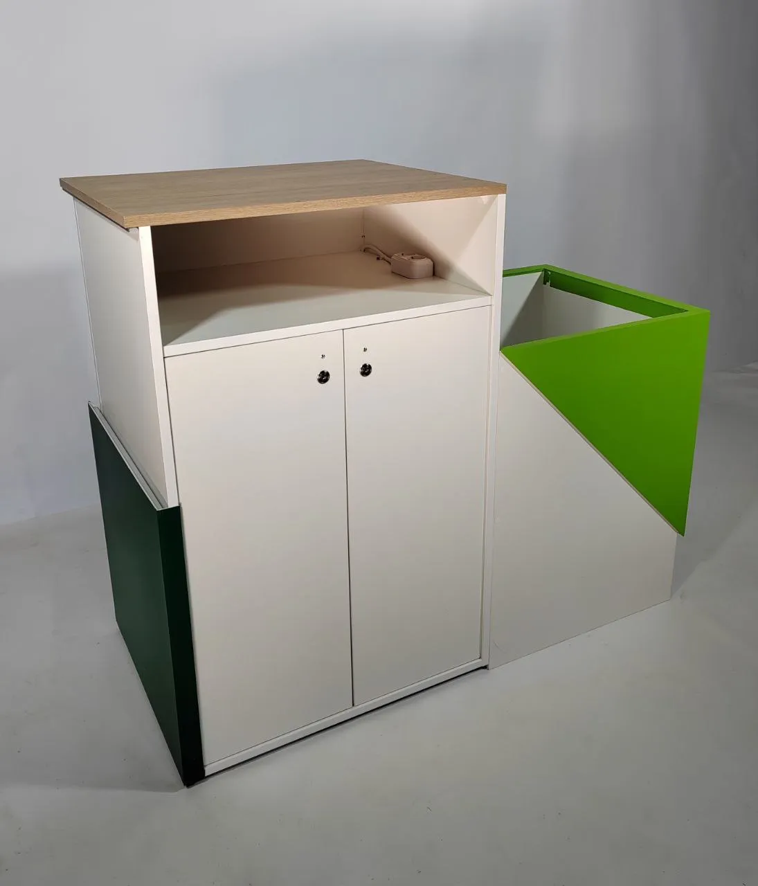 Аренда подсветной стойки 600х600х780 в Минске — выставочные стенды. 2