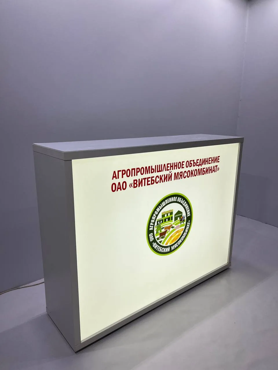 Аренда стойки с подсветкой 1400х400х1050 — выставочные стенды, мебель, оборудование Минск. 3