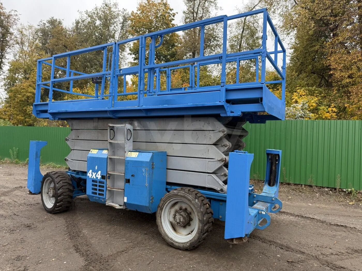 Аренда самоходного ножничного подъемника Genie GS 5390 (18 м.). 2
