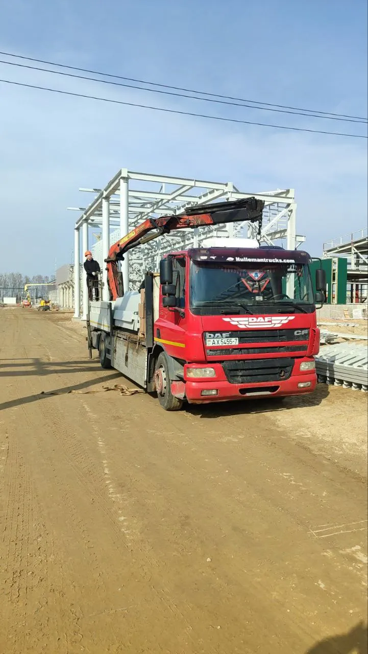 Автомобиль с гидроманипулятором Palfinger 22000. 1