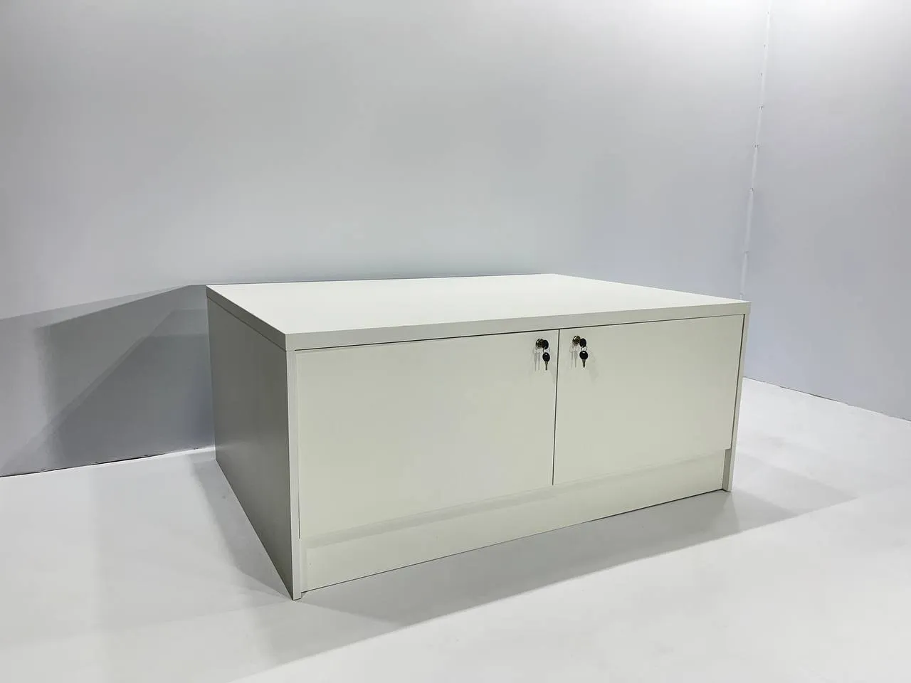 Аренда стоек 1400х600х1000 в Минске — прокат выставочного оборудования и мебели. 1