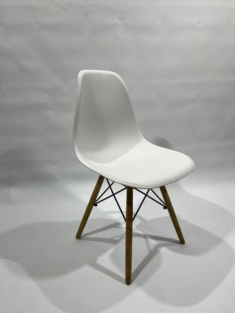 Аренда белых стульев в Минске — мебель для выставок и бизнес-ивентов. 1