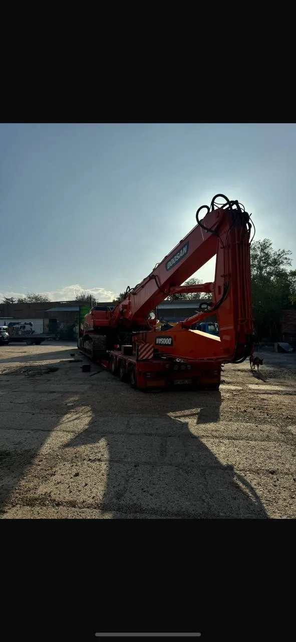 Doosan Solar 420 LCV Demolition. 1