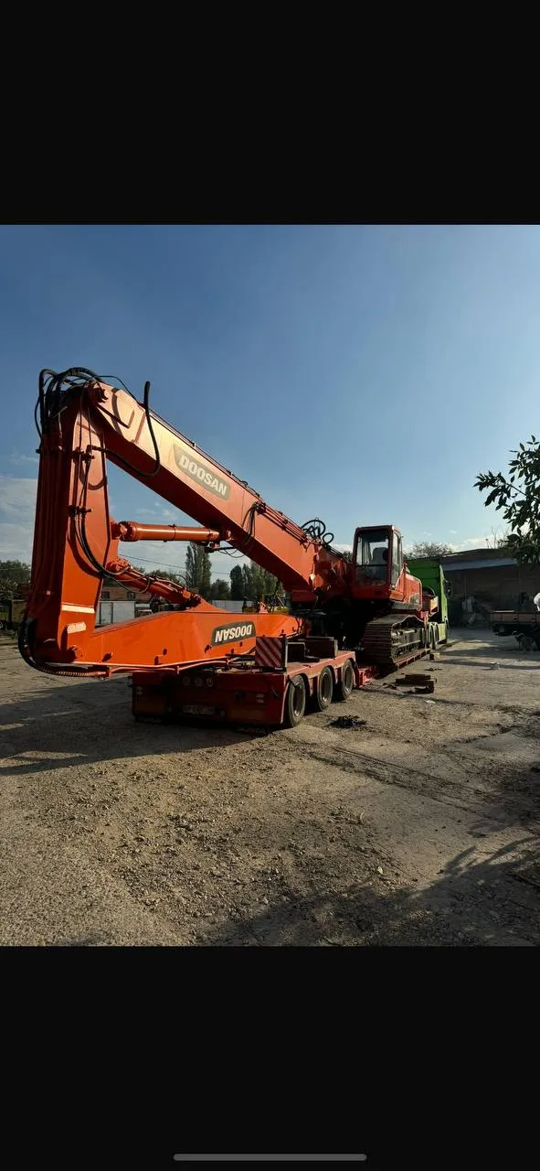 Doosan Solar 420 LCV Demolition. 2