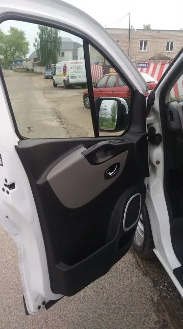 Аренда пассажирского буса Renault Trafic Long. 5