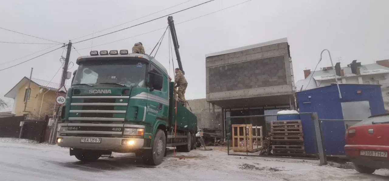 Перевозка бордюрного камня и строительных грузов гидроманипулятором в Минске — до 40 тонн. 1