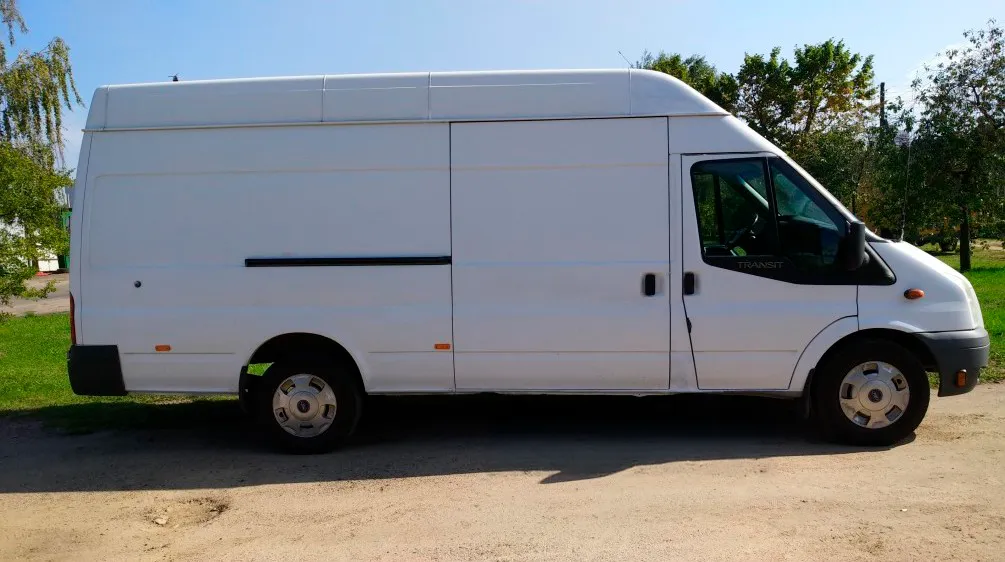 Взять в прокат Ford Transit Maxi. 4